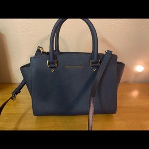Michael Kors Top- Zip Purse